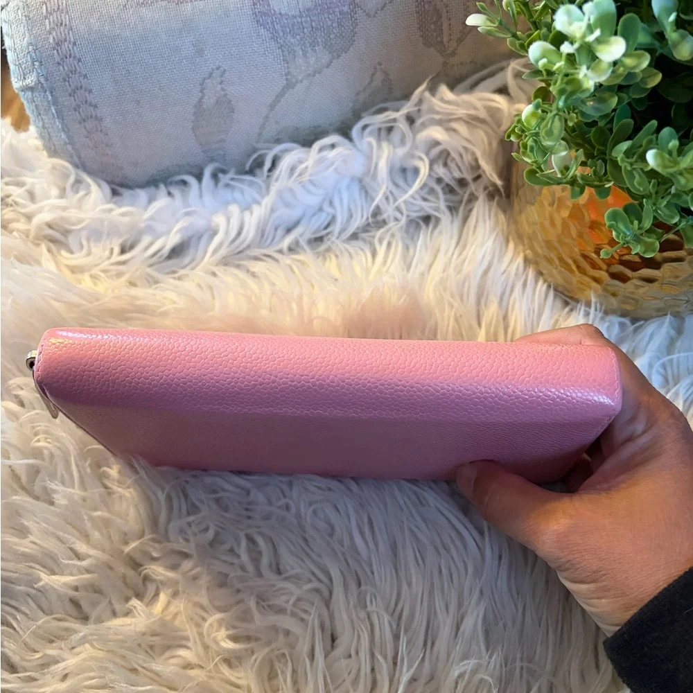 🩷Chanel Zip around Wallet in Pink Caviar leather🩷Cute summer colour. Authentic - Picture 5 of 17